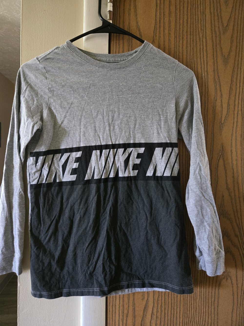 Nike Men’s Long-Sleeve Colorblock Tee in Light Gray and Black